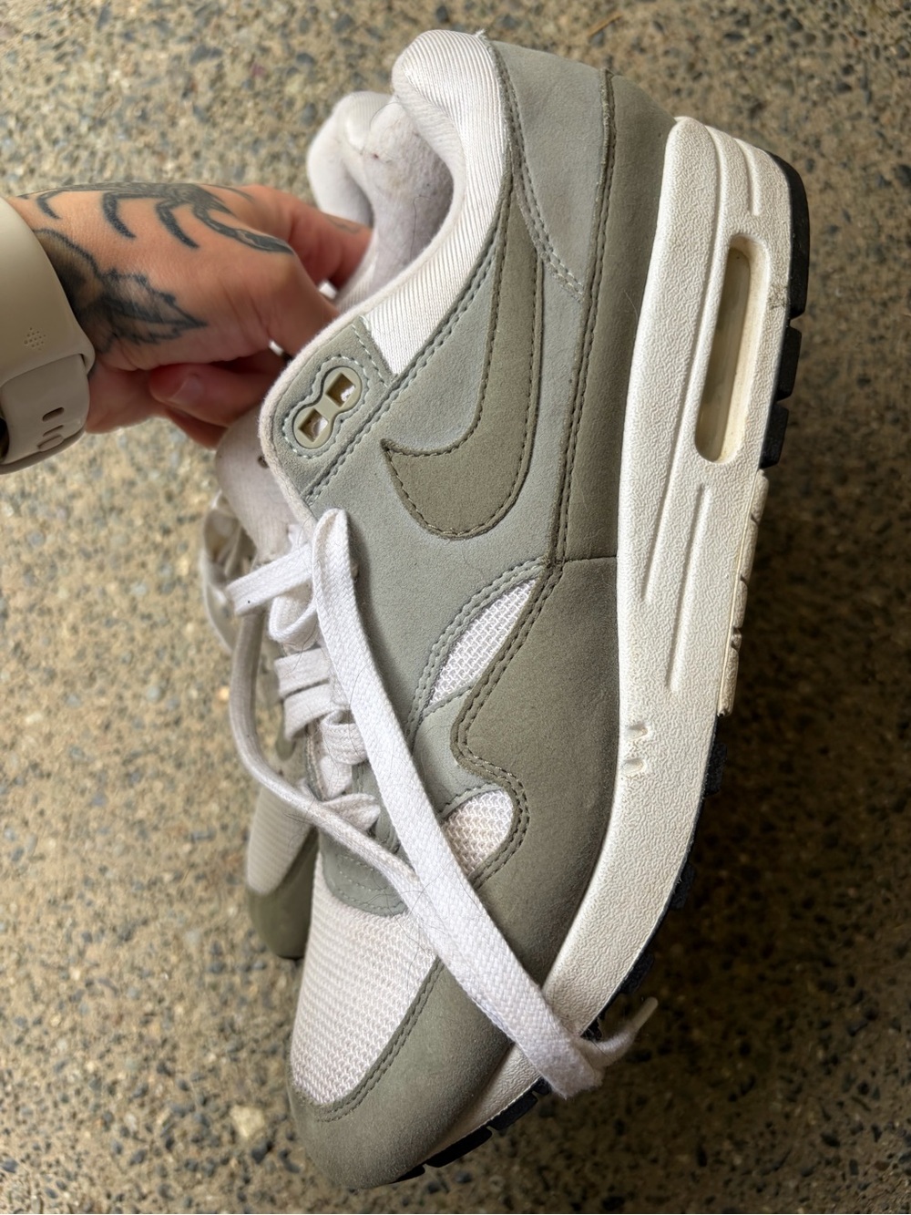 Nike Air Max Low-Top Sneakers in Light olive and dark green